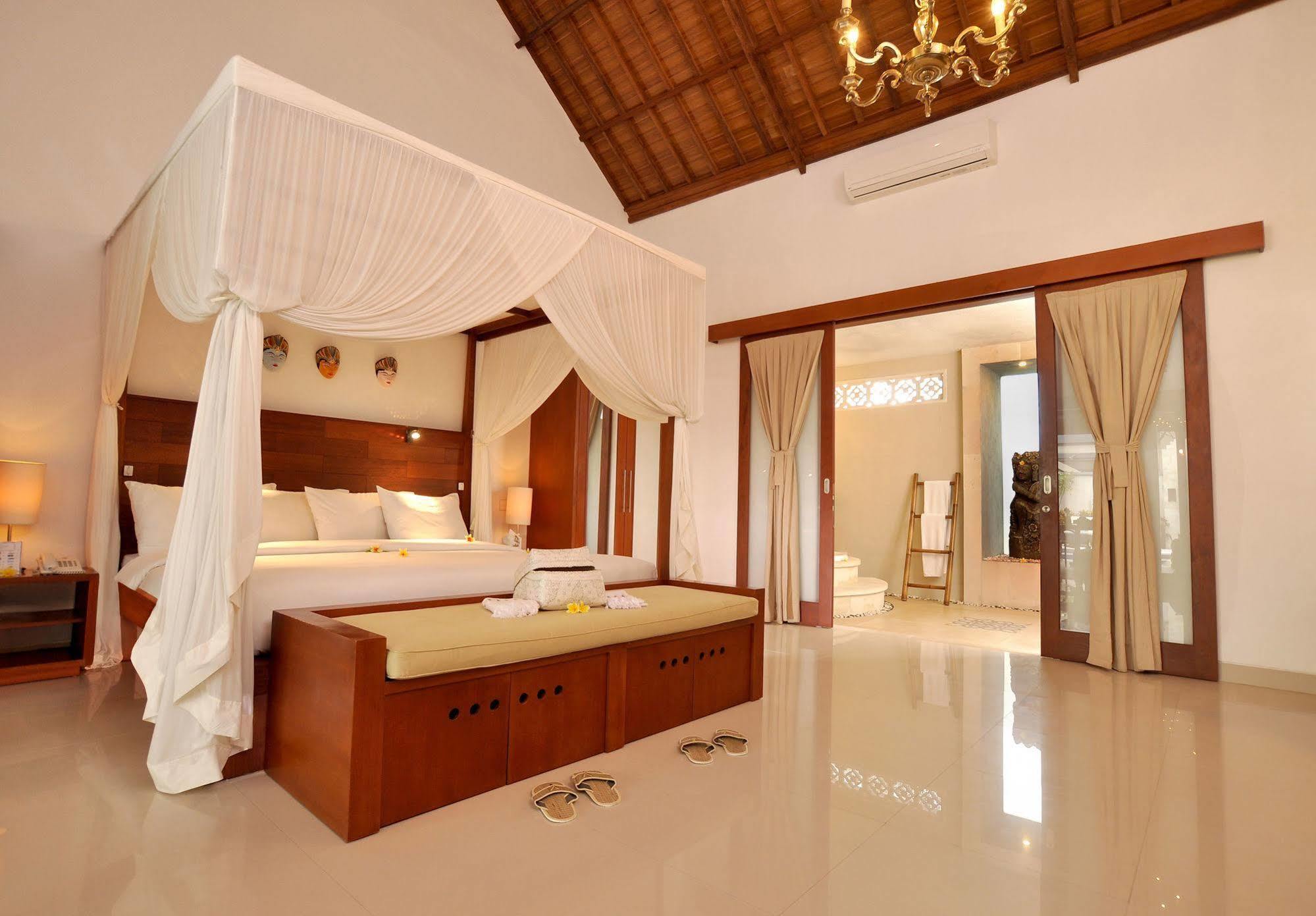 Resort Puri Mas Boutique & 4*
